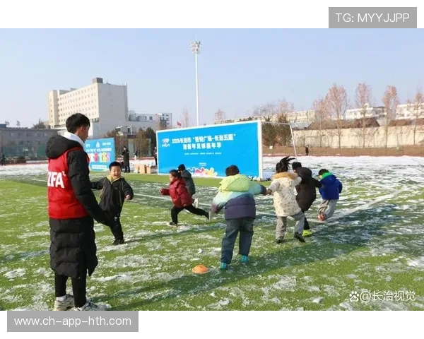“青少年足球公益跑活动引领全民健身热潮”，足球公益活动标语